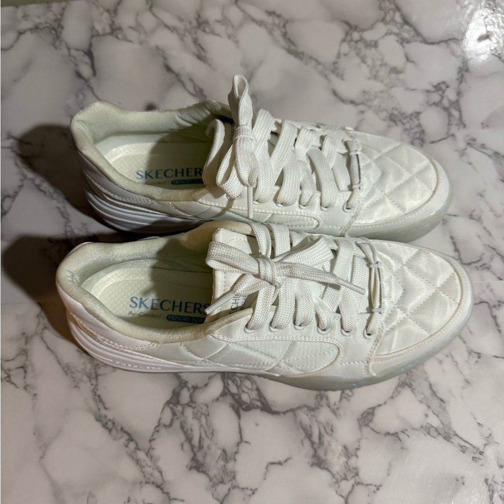 NEW Skechers Denali Subtle Spark Women`s Sneakers Skechers White Quilted - Picture 3 of 10